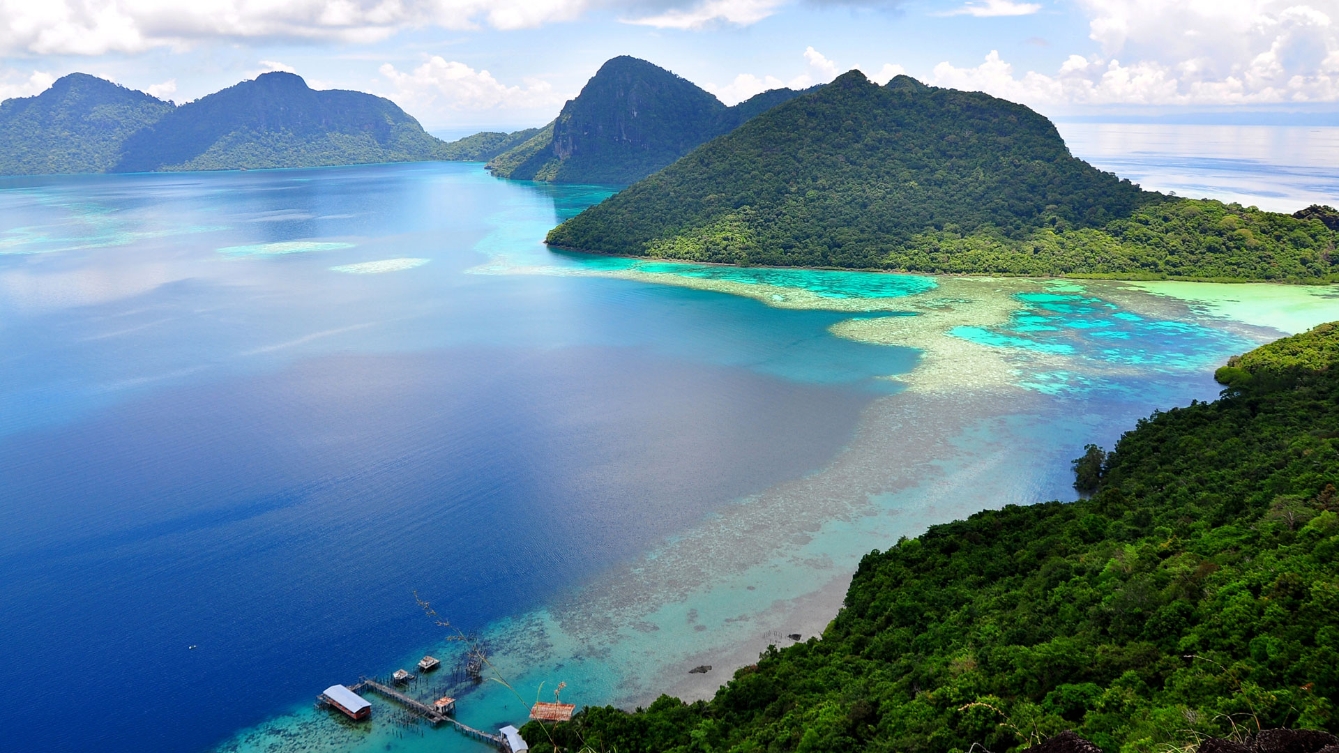 اكتشف العالم معنا